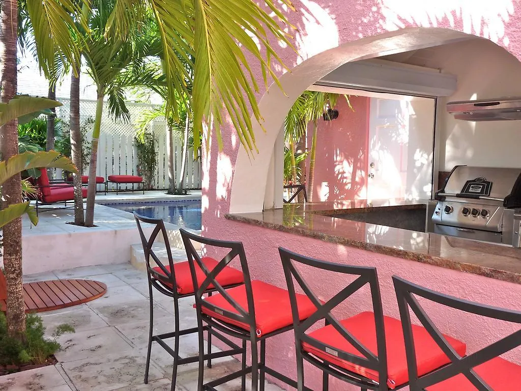 Strawberry House Harbour Island Hotel Holiday home