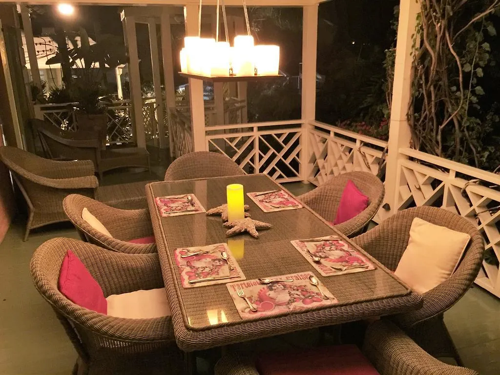 Strawberry House Harbour Island Hotel